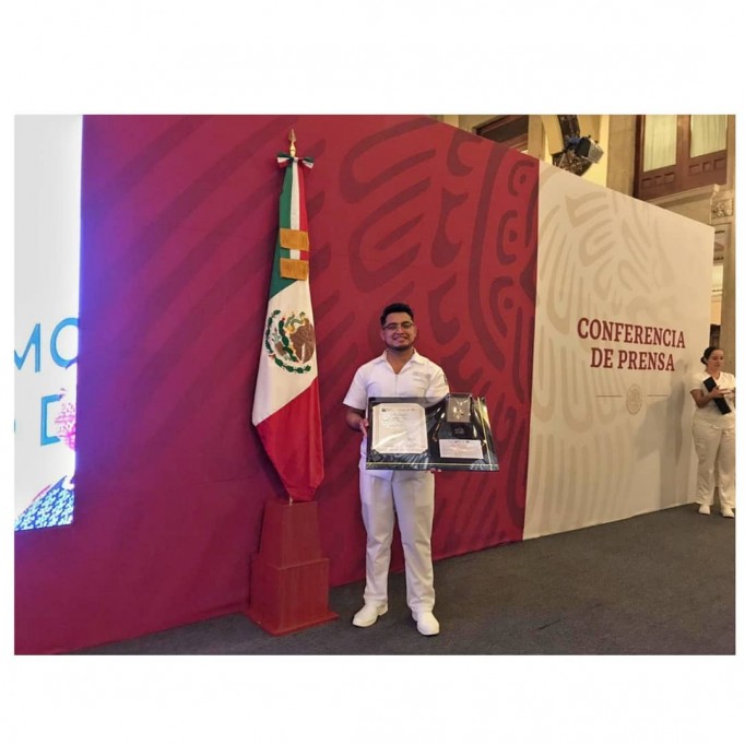 Enfermero yucateco condecorado por López Obrador se quedó sin trabajo. Enfermero yucateco condecorado por López Obrador se quedó sin trabajo.