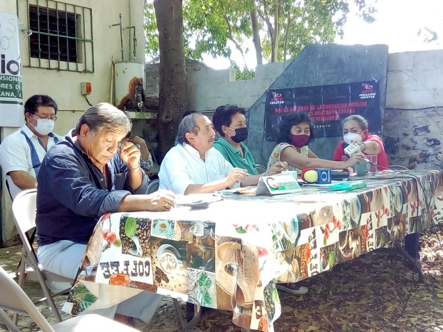 Jubilados piden que sus pensiones sean calculadas por el salario mínimo y no por UMA. Jubilados piden que sus pensiones sean calculadas por el salario mínimo y no por UMA.