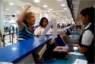 Nueva lady en Redes Sociales, la senadora insulta a empleada de aerolínea VivaAerobús