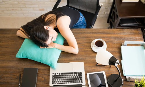 Hay que dormir al menos 7 horas para un mejor rendimiento Hay que dormir al menos 7 horas para un mejor rendimiento