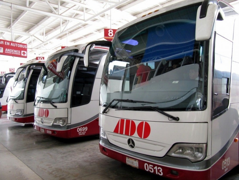 Más de 100 corridas diarias en autobuses hacia destinos de la península yucateca. Más de 100 corridas diarias en autobuses hacia destinos de la península yucateca.