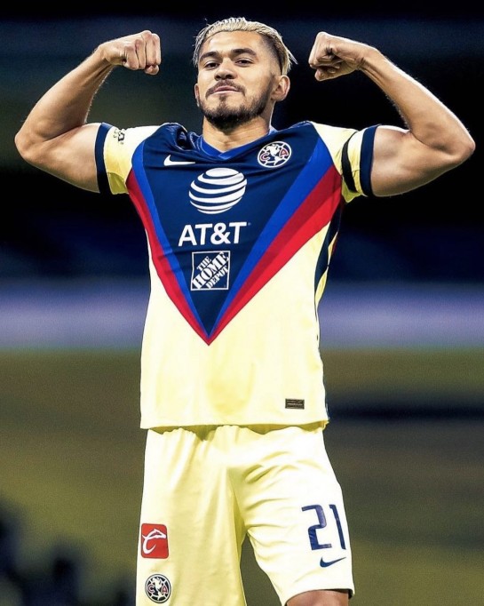 Henry Martín alcanzó la fama con el América, pero mantiene intacto sus valores y apego familiar Henry Martín alcanzó la fama con el América, pero mantiene intacto sus valores y apego familiar