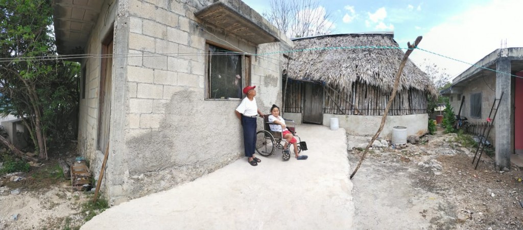 Pide apoyo para construir un baño especial para septuagenaria con discapacidad
