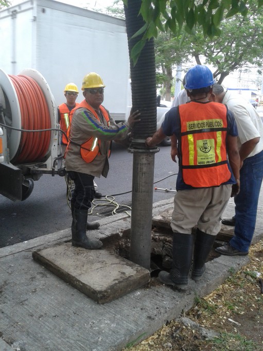Mejoran condiciones de trabajo para quienes desazolvan pozos Mejoran condiciones de trabajo para quienes desazolvan pozos
