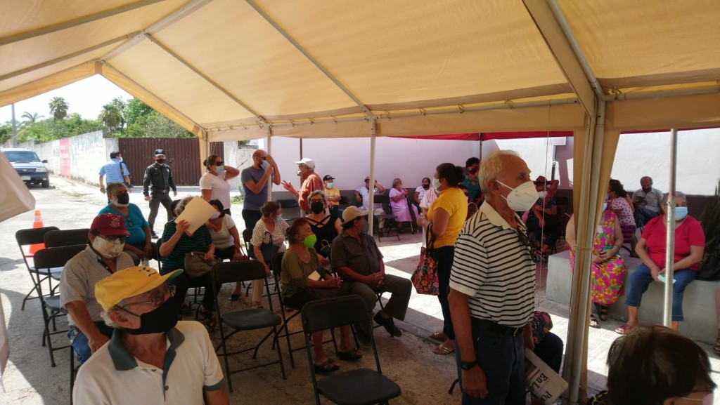Se aplican segundas dosis contra COVID-19 en Tizimín Se aplican segundas dosis contra COVID-19 en Tizimín