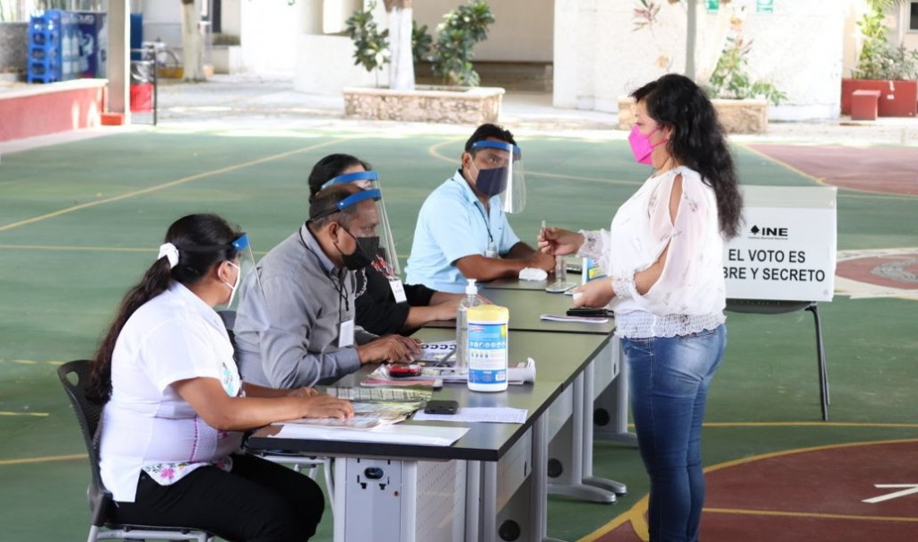 "¡Salgamos a votar!" "¡Salgamos a votar!"