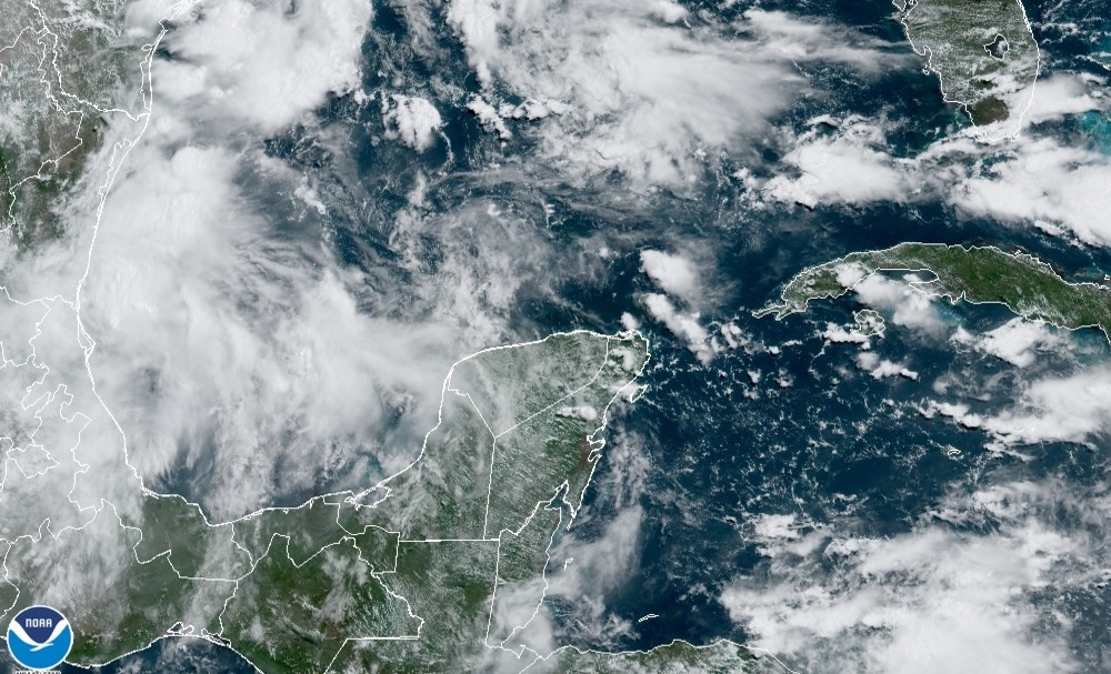 Onda Tropical #6 sigue ocasionando lluvias en Yucatán Onda Tropical #6 sigue ocasionando lluvias en Yucatán