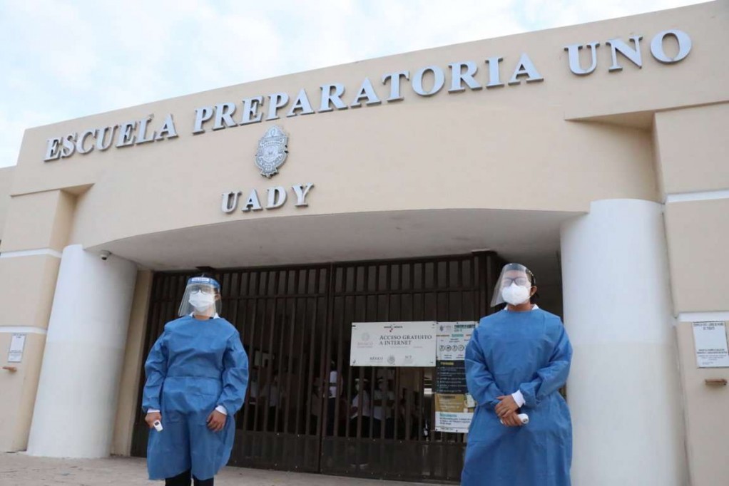 Alumnos de preparatoria dicen “sí” a las clases presenciales Alumnos de preparatoria dicen “sí” a las clases presenciales