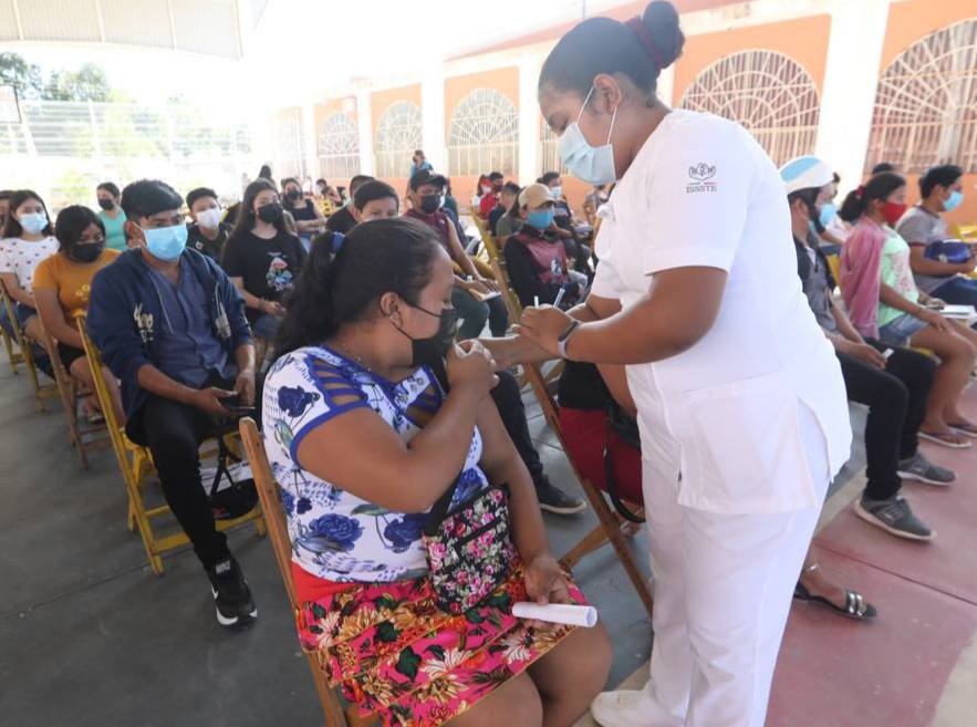 Sólo con tu INE puedes solicitar tu refuerzo contra el Covid-19 Sólo con tu INE puedes solicitar tu refuerzo contra el Covid-19