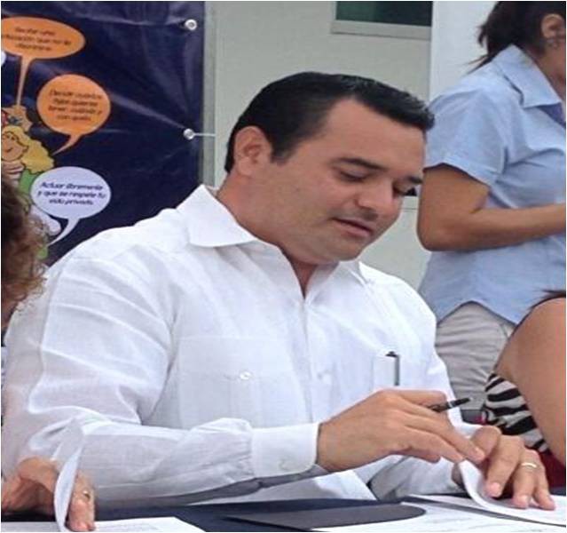 Comuna entrega mosquiteros e internet inalámbrico a vecinos de Dzibilchaltún Comuna entrega mosquiteros e internet inalámbrico a vecinos de Dzibilchaltún