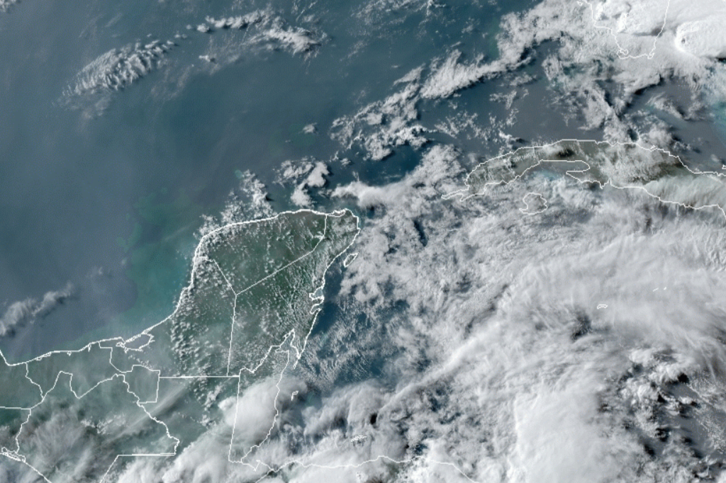 Llega primera onda tropical a Yucatán