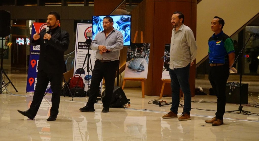 Entre rock y haute couture presentan el Carnival Motor Show Entre rock y haute couture presentan el Carnival Motor Show