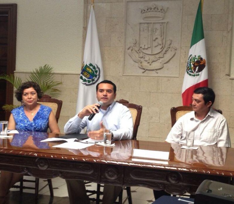 Las rejillas en mal estado son responsabilidad de la SOP: Renan Barrera Concha. Las rejillas en mal estado son responsabilidad de la SOP: Renan Barrera Concha.