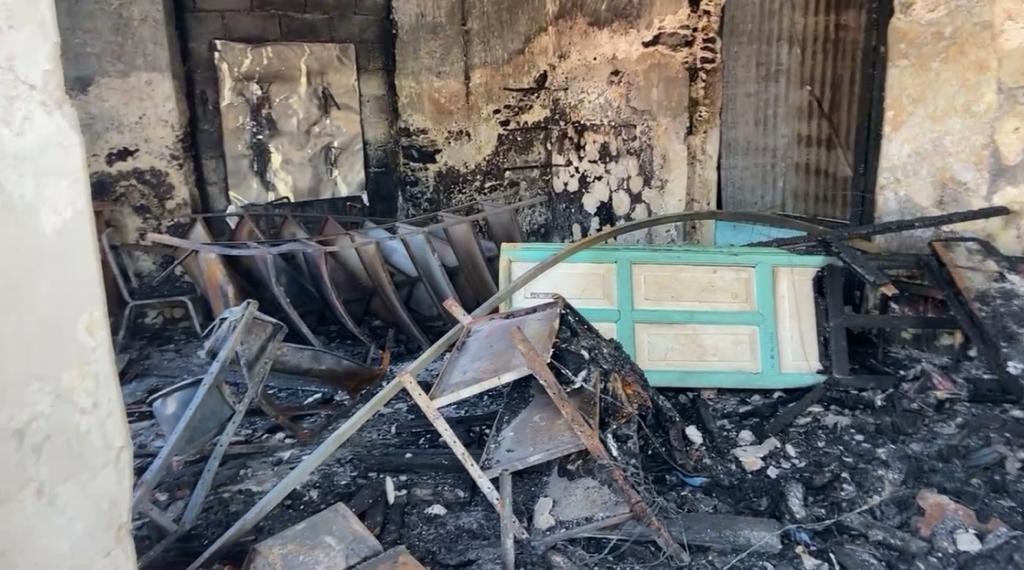 Piden apoyo para señora que se le incendió su casa en Kanasín Piden apoyo para señora que se le incendió su casa en Kanasín