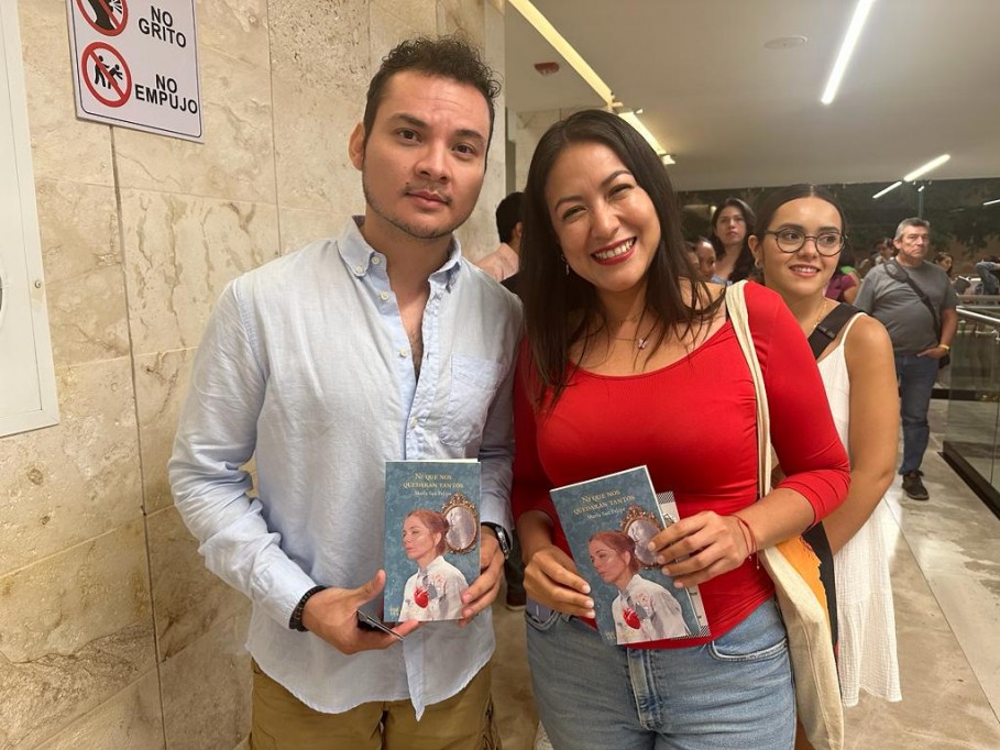 María San Felipe estrena libro María San Felipe estrena libro