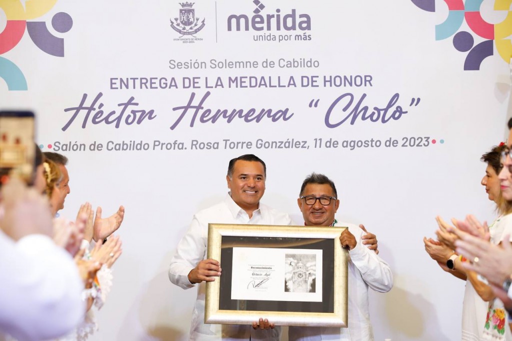 Elmer Octavio de Guadalupe Ayil recibió la medalla Héctor Herrera "Cholo" Elmer Octavio de Guadalupe Ayil recibió la medalla Héctor Herrera "Cholo"