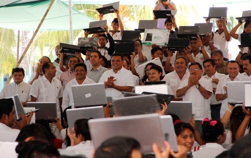 Inaugura el Gobernador un nuevo Centro Comunitario de Bienestar Digital en Cansahcab. Inaugura el Gobernador un nuevo Centro Comunitario de Bienestar Digital en Cansahcab.
