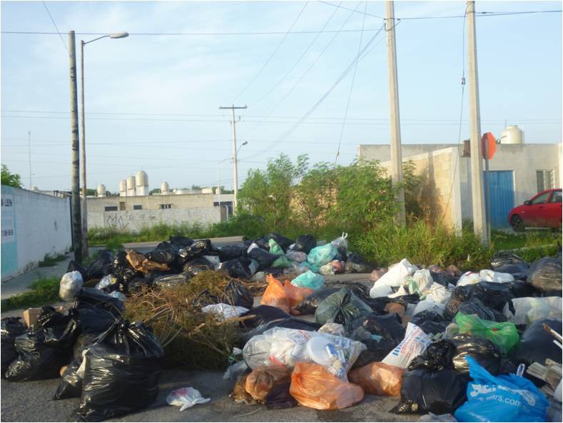 Camiones descompuestos impiden a Corbase recoger basura en el poniente Camiones descompuestos impiden a Corbase recoger basura en el poniente