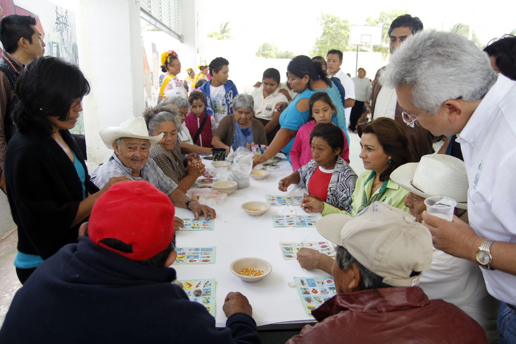 DIF Yucatán entrega apoyos a personas discapacitadas en Telchac Pueblo DIF Yucatán entrega apoyos a personas discapacitadas en Telchac Pueblo