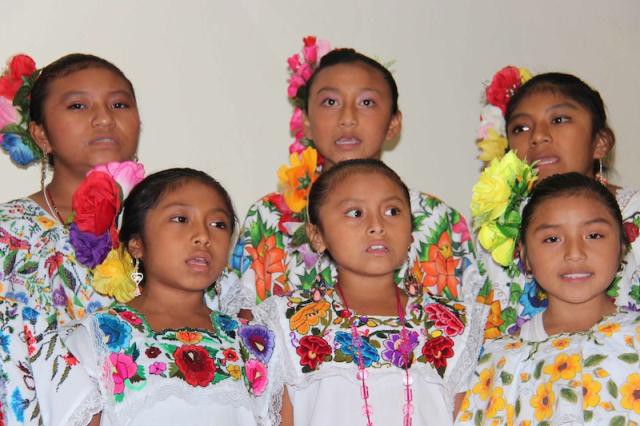 Valladolid: Escuela primaria bilingüe indígena de Valladolid, gana Concurso Estatal del Himno Nacional en Lengua Maya Valladolid: Escuela primaria bilingüe indígena de Valladolid, gana Concurso Estatal del Himno Nacional en Lengua Maya