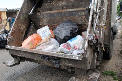 “Si no pasan por la basura la amontonaremos en la calle” advierten vecinos de la colonia Juan Pablo “Si no pasan por la basura la amontonaremos en la calle” advierten vecinos de la colonia Juan Pablo