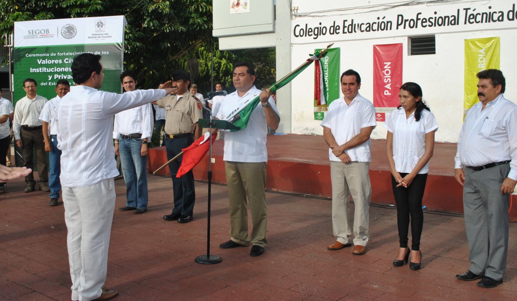 Se realiza el abanderamiento de la escolta y banda de guerra del CONALEP, Plantel Mérida I. Se realiza el abanderamiento de la escolta y banda de guerra del CONALEP, Plantel Mérida I.