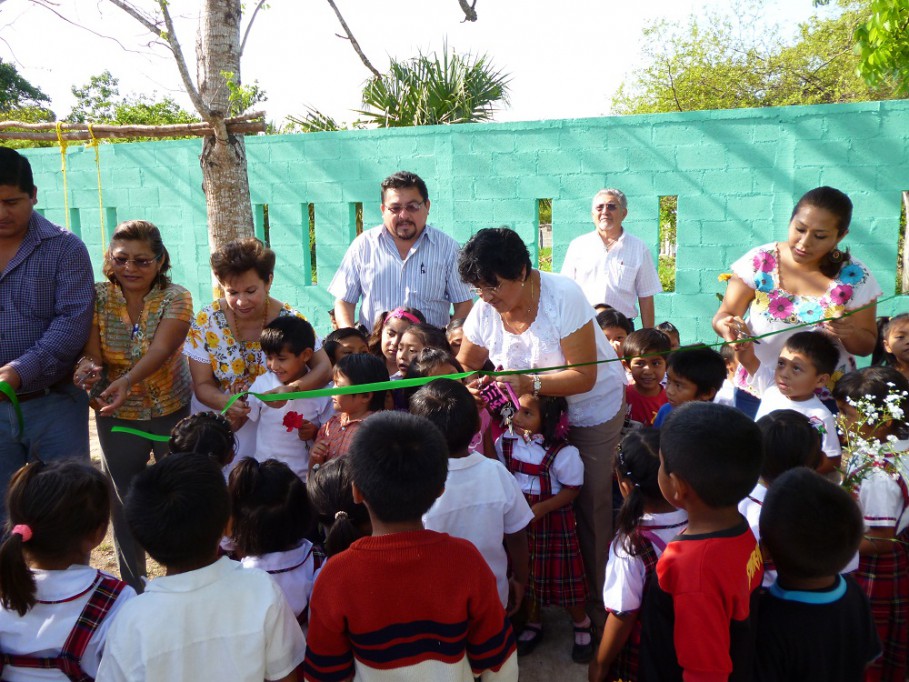 TIZIMIN: Inauguran y entregan barda perimetral en una escuela indigenista.\r\n TIZIMIN: Inauguran y entregan barda perimetral en una escuela indigenista.\r\n