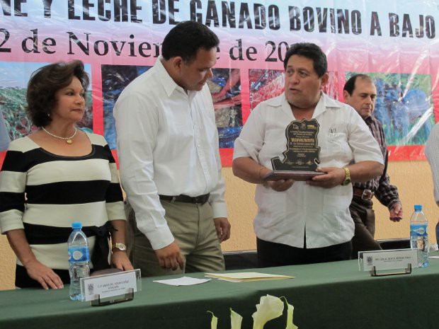 TIZIMIN: Líderes ganaderos desaprueban la reelección del presidente de la UGROY.\r\n TIZIMIN: Líderes ganaderos desaprueban la reelección del presidente de la UGROY.\r\n