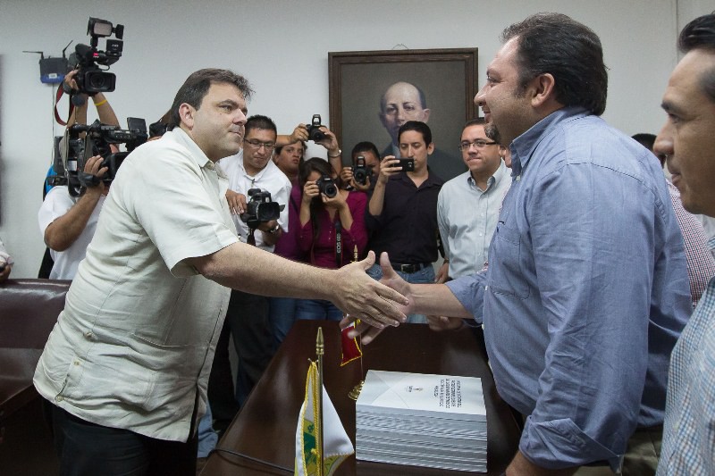 Presentan al congreso el proyecto de paquete fiscal 2014 del estado de Yucatán