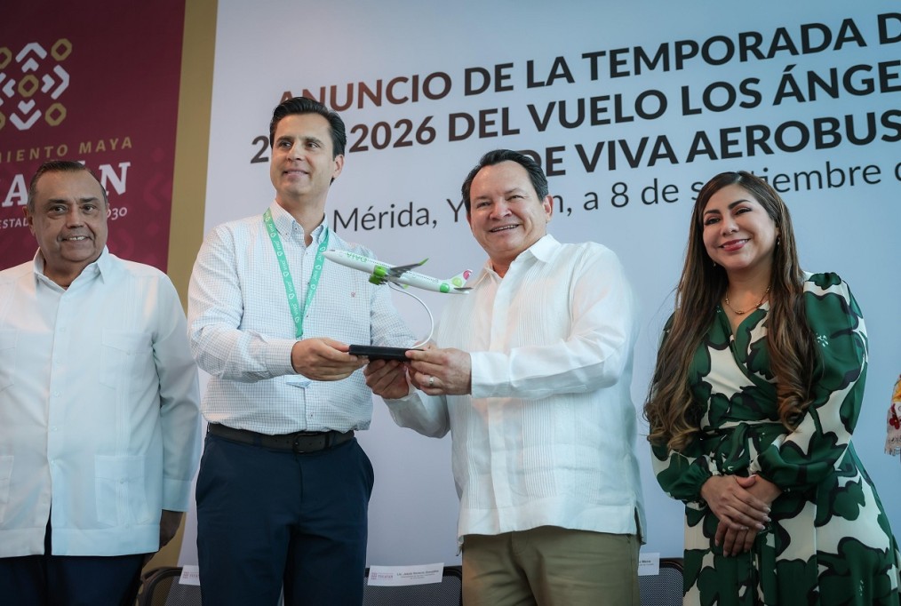 Celebran pasajero 10 millones de Viva Aerobús en Yucatán