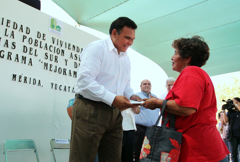 Abanderan a la delegación que representará a Yucatán en Universidad Nacional Abanderan a la delegación que representará a Yucatán en Universidad Nacional