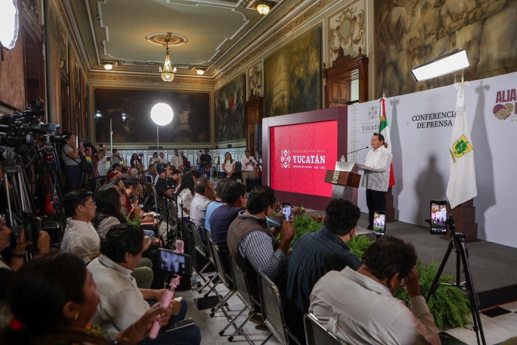 Gobernador Joaquín Díaz Mena cumple compromiso y presenta reformas al Isstey