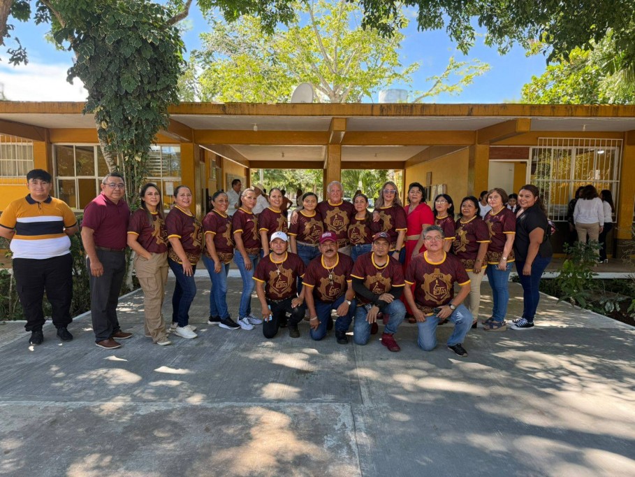 Celebra 40 años de servicio la Secundaria Técnica # 33 de Sucilá Celebra 40 años de servicio la Secundaria Técnica # 33 de Sucilá
