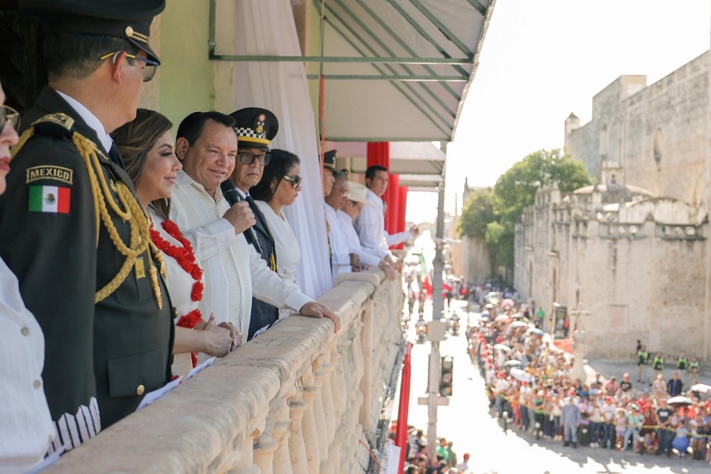Encabezó Joaquín Díaz Mena el primer desfile cívico militar de su administración