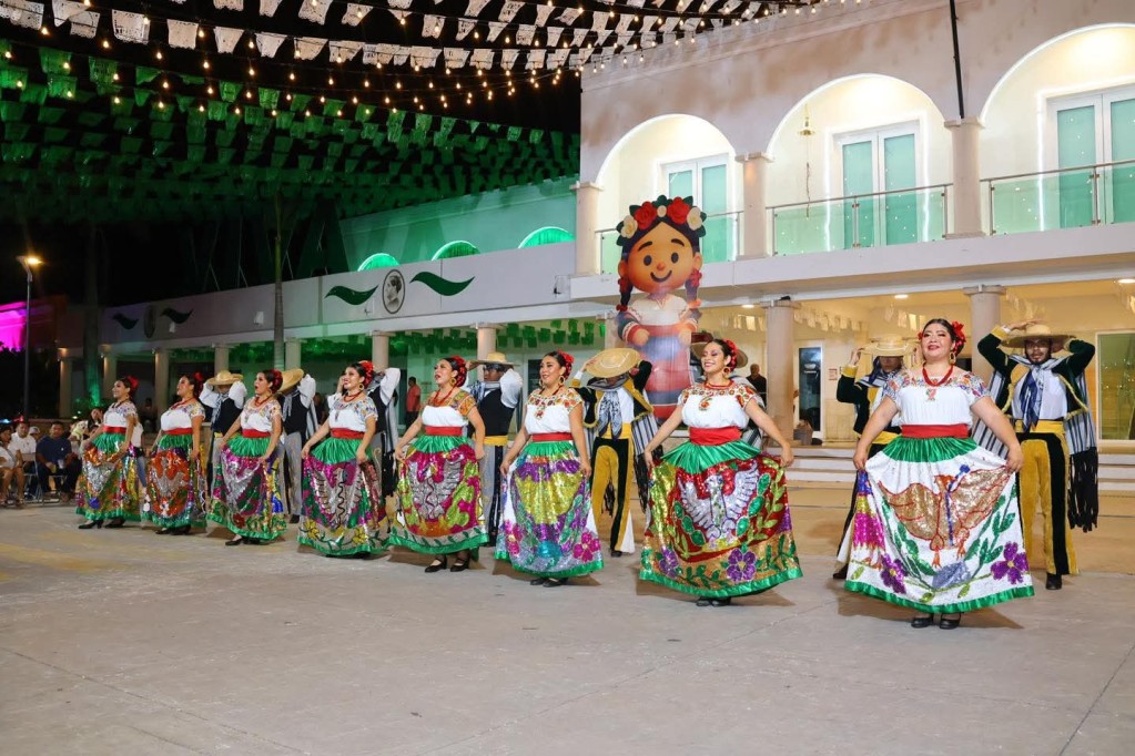 El folclor poblano engalanó a Tizimín El folclor poblano engalanó a Tizimín
