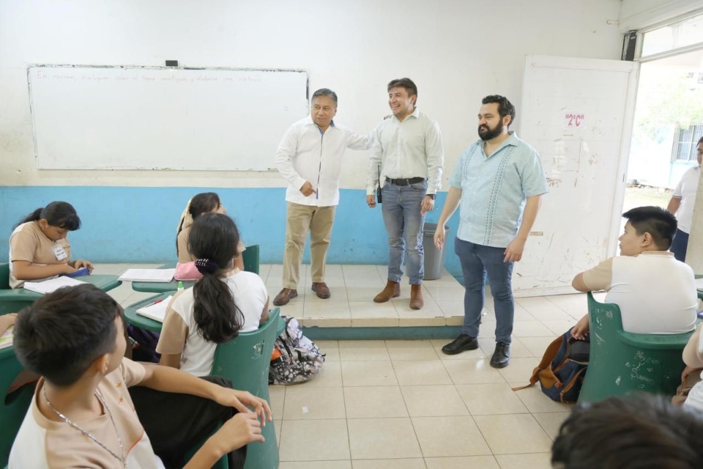Escucha y atiende Segey a la comunidad escolar de Peto