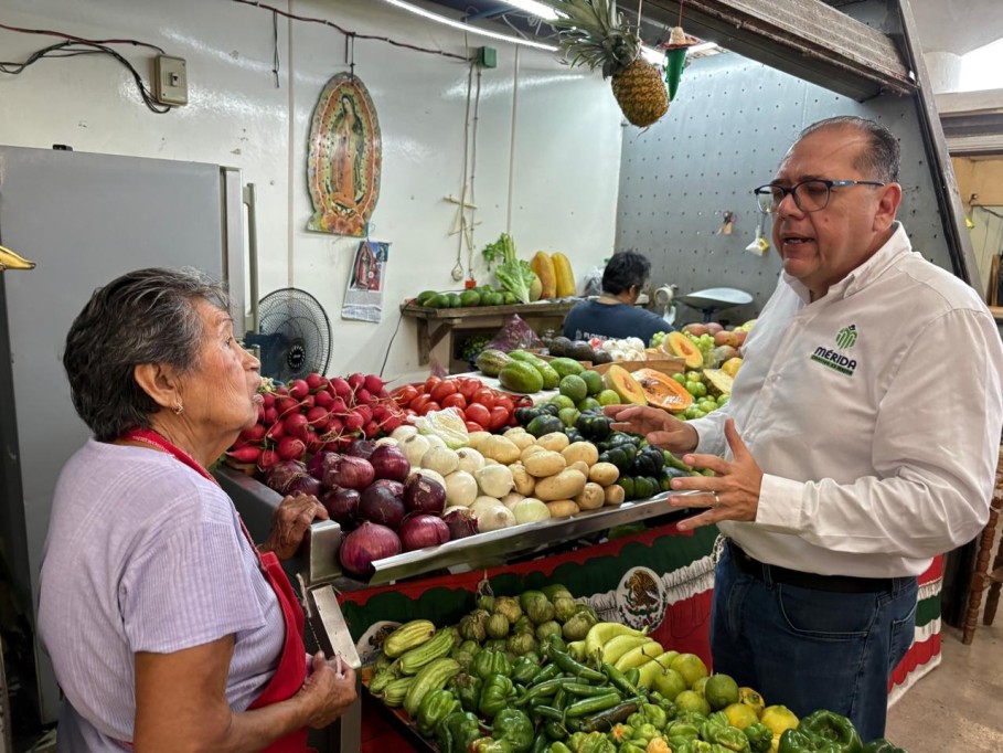 Ayuntamiento de Mérida atiende a locatarios de Santa Ana