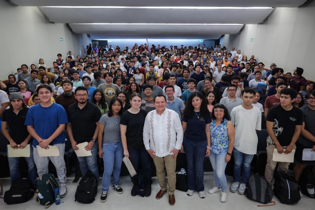 Cumplen compromiso con universitarias y universitarios, a través de becas Juventudes Renacimiento Cumplen compromiso con universitarias y universitarios, a través de becas Juventudes Renacimiento
