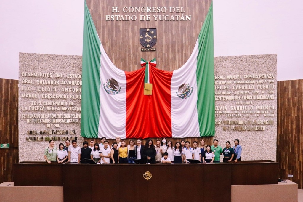 Visita Cabildo Juvenil de Mérida el Congreso del Estado