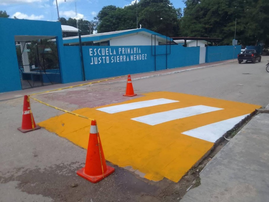 Pintan pasos peatonales por la seguridad de estudiantes y viandantes de Tizimín