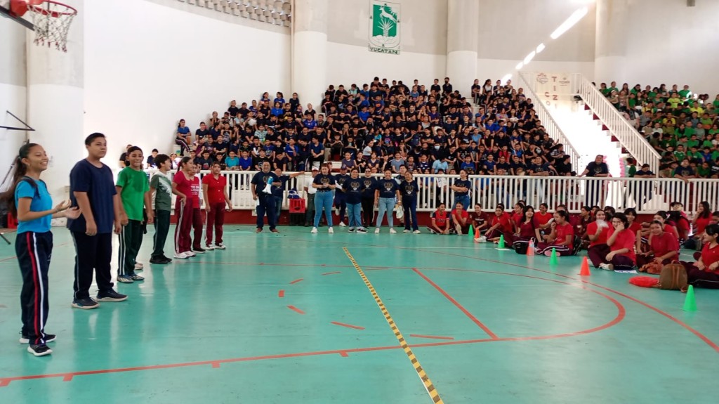 Celebran 72 años de la Secundaria “Palmero” de Tizimín