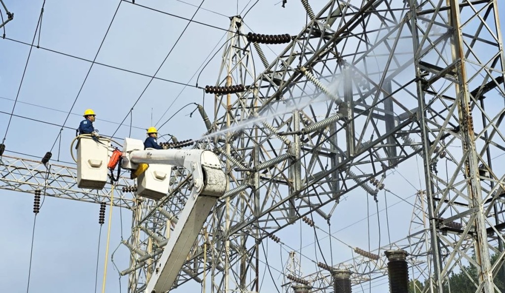 Restablece CFE, en partes, servicio eléctrico en la Península de Yucatán