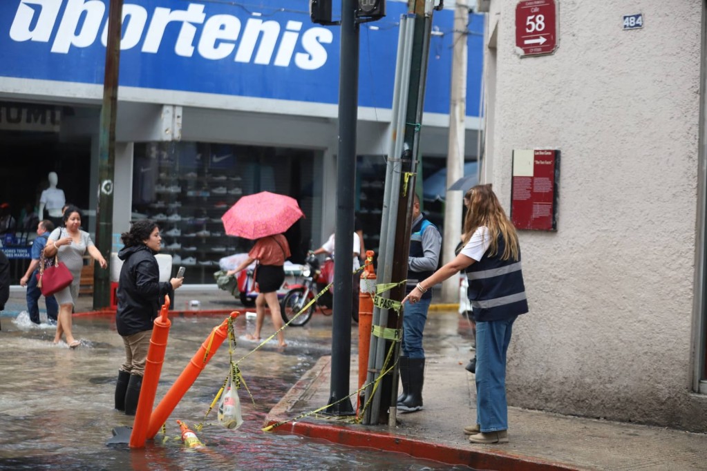 Verifica alcaldesa el orden en calles del Centro Histórico tras lluvia y apagón