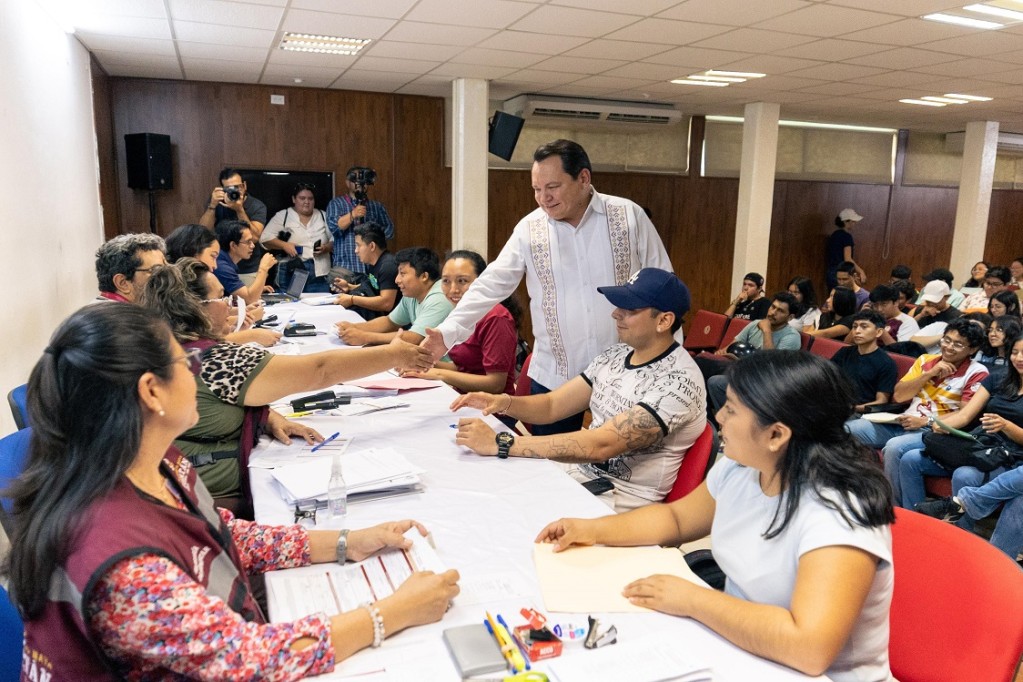 Impulsan Becas Juventudes Renacimiento a estudiantes del Tecnológico de Mérida Impulsan Becas Juventudes Renacimiento a estudiantes del Tecnológico de Mérida