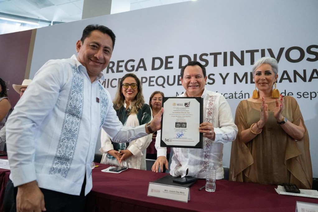 Reciben más de 100 empresas locales el distintivo “Hecho en México” Reciben más de 100 empresas locales el distintivo “Hecho en México”