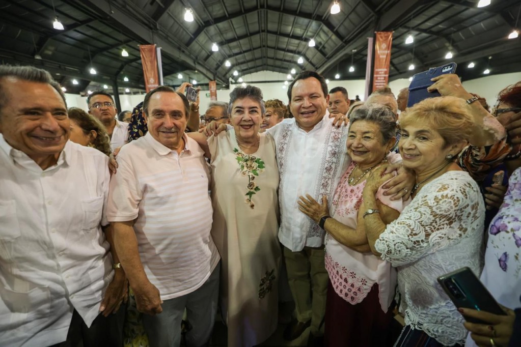 Homenajean a quienes forjaron la historia educativa de Yucatán