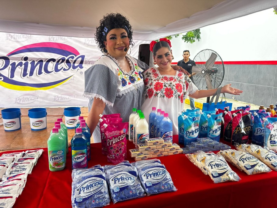 Inicia Dunosusa el “Tour del Proceso de Lavado Princesa”, con la “Tía Chayo” y “Karminia” Inicia Dunosusa el “Tour del Proceso de Lavado Princesa”, con la “Tía Chayo” y “Karminia”