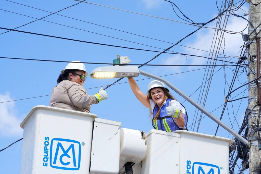 Ahorros permiten a Mérida invertir en más luminarias LED y equipo de limpieza de rejillas y pozos.