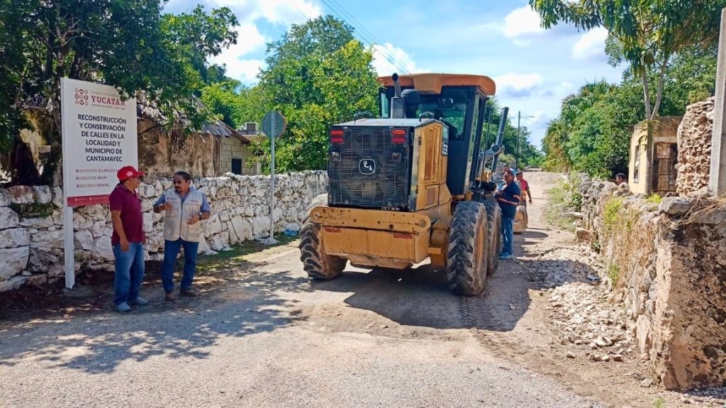Mejora Gobierno del Estado calles y movilidad en Kinchil y Cantamayec