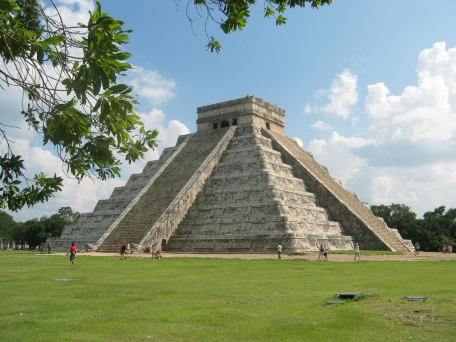 Gobierno Federal trabaja para frenar ambulantaje en Chichén Itzá Gobierno Federal trabaja para frenar ambulantaje en Chichén Itzá